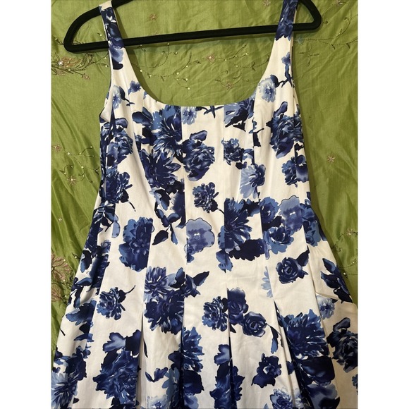 American Living Floral Dress Blue White Pockets Side Zipper Fit & Flare Size 10 - Picture 2 of 5